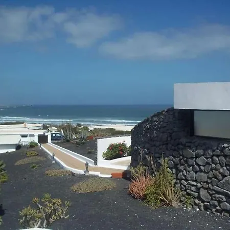 Sleeps 4 Wifi * Famara