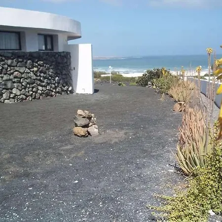 Sleeps 4 Wifi Famara