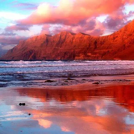Sleeps 4 Wifi Famara