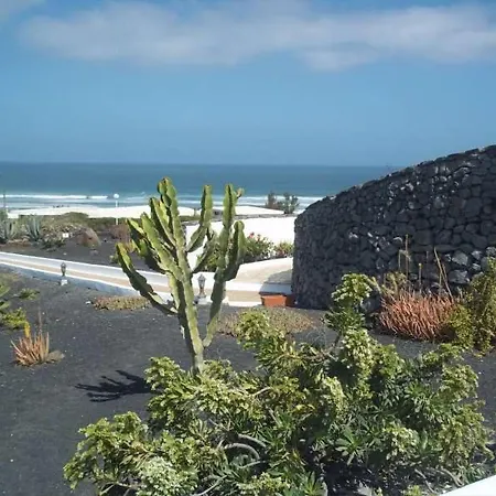 Sleeps 4 Wifi * Famara